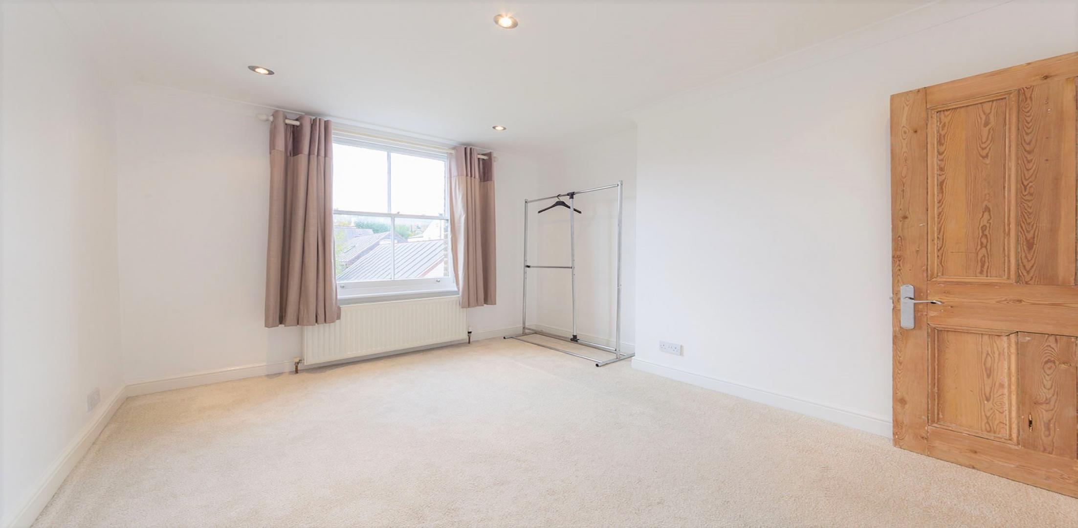 			3 Bedroom, 1 bath, 1 reception Flat			 Mill Lane, West Hampstead, WEST HAMPSTEAD